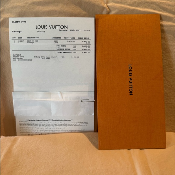 LV tote with small gold-plated key lock - Picture 8 of 11